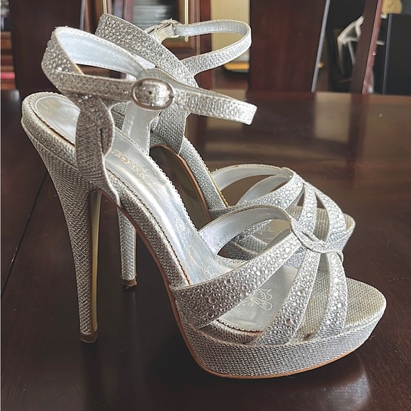 Lasonia Women’s Silver Rinestone Heels size 9 - Picture 1 of 8